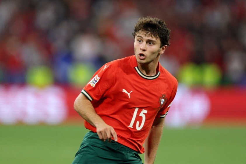 Joao Neves thi đấu ở vị trí hậu vệ phải trong chiến thắng trước Đức (Ảnh: Athlon Sports)